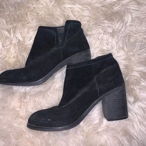 black chunky heal bootie